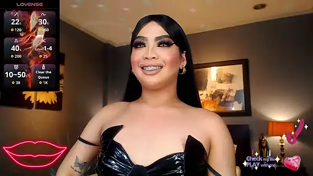 Snapshot of FridaHumphrey chatting on April 8, 2026, 7:04 pm FridaHumphrey online show from April 8, 2026, 7:04 pm