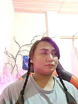 Snapshot of hella_queen chatting on January 14, 2026, 8:18 am hella queen online show from January 14, 2026, 8:18 am