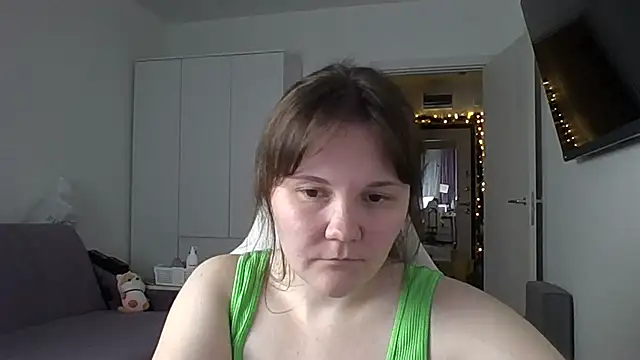 Snapshot of Qaynii chatting on October 13, 2025, 2:07 pm Qaynii online show from October 13, 2025, 2:07 pm