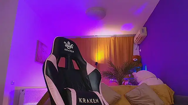 AnyaKim online show from October 27, 2025, 7:09 am