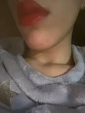 Mimisixo online show from November 19, 2025, 10:43 pm