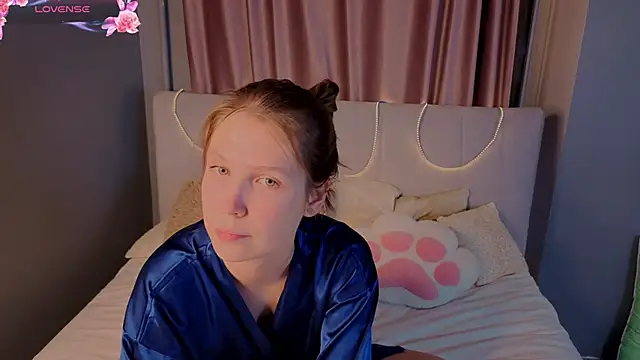 Snapshot of BeatrixCarIeton chatting on September 12, 2025, 9:36 pm BeatrixCarIeton online show from September 12, 2025, 9:36 pm