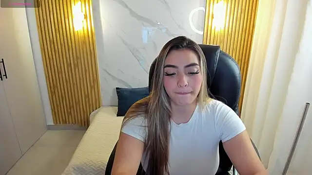 Snapshot of KYLIE_JONES6 chatting on October 6, 2025, 2:35 am KYLIE JONES6 online show from October 6, 2025, 2:35 am