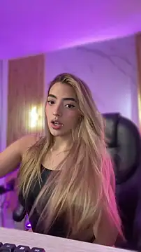 Snapshot of KYLIE_JONES6 chatting on May 15, 2026, 2:31 am KYLIE JONES6 online show from May 15, 2026, 2:31 am