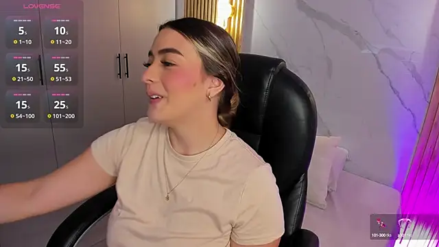 Snapshot of KYLIE_JONES6 chatting on October 11, 2025, 2:56 am KYLIE JONES6 online show from October 11, 2025, 2:56 am