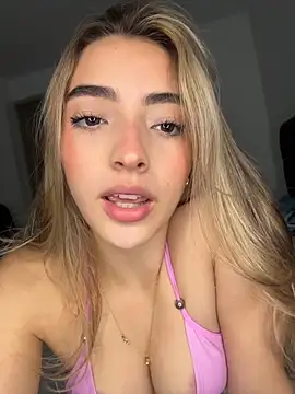 Snapshot of KYLIE_JONES6 chatting on June 4, 2026, 10:14 pm KYLIE JONES6 online show from June 4, 2026, 10:14 pm