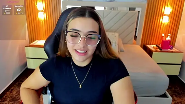 Snapshot of KYLIE_JONES6 chatting on September 13, 2025, 3:06 am KYLIE JONES6 online show from September 13, 2025, 3:06 am