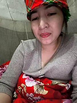 Snapshot of Ariana-Vy chatting on December 14, 2025, 12:44 pm Ariana-Vy online show from December 14, 2025, 12:44 pm