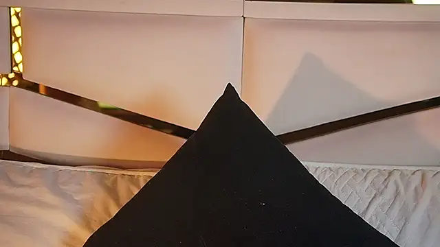 ambar rosse25 online show from September 22, 2025, 11:38 am