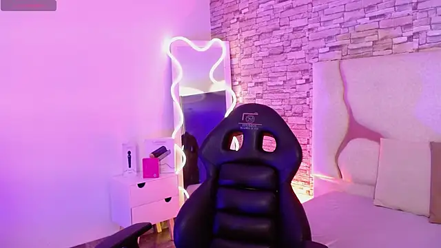 LIHIAN TAY online show from September 24, 2025, 3:35 am