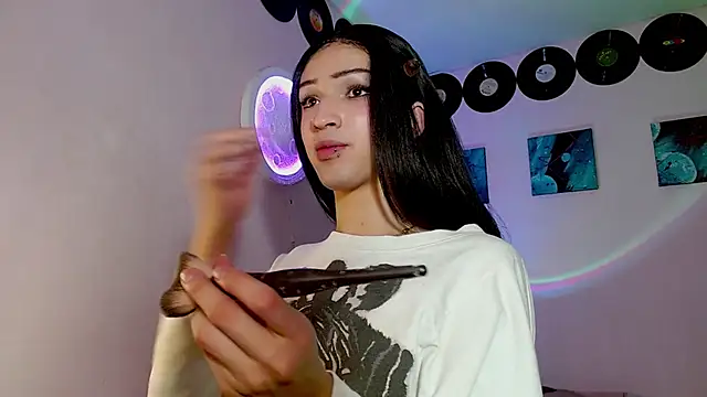 meghan devil  online show from November 8, 2025, 7:12 am