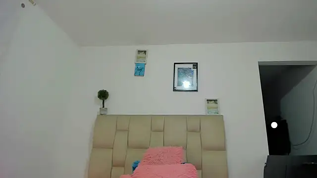 Snapshot of Antonela_Mendoza chatting on October 19, 2025, 4:04 am Antonela Mendoza online show from October 19, 2025, 4:04 am