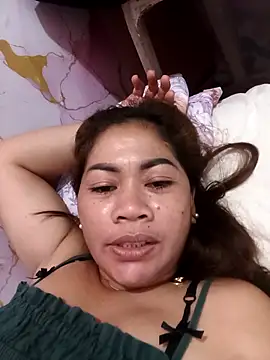 Snapshot of sexybitch_02 chatting on April 13, 2026, 2:59 am sexybitch 02 online show from April 13, 2026, 2:59 am