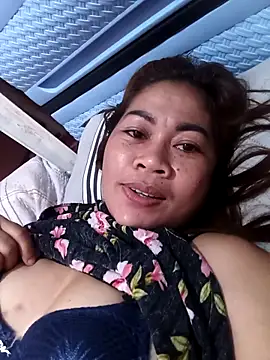 Snapshot of sexybitch_02 chatting on April 1, 2026, 11:33 am sexybitch 02 online show from April 1, 2026, 11:33 am