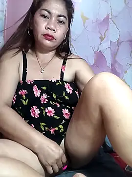 Snapshot of sexybitch_02 chatting on April 6, 2026, 7:15 pm sexybitch 02 online show from April 6, 2026, 7:15 pm