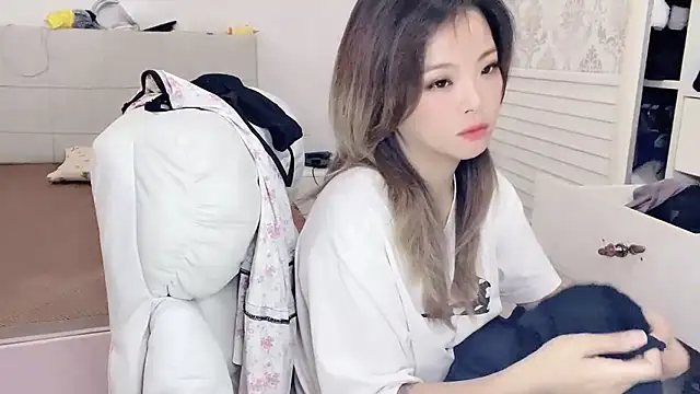 Snapshot of Holiland chatting on October 6, 2025, 2:35 am Holiland online show from October 6, 2025, 2:35 am