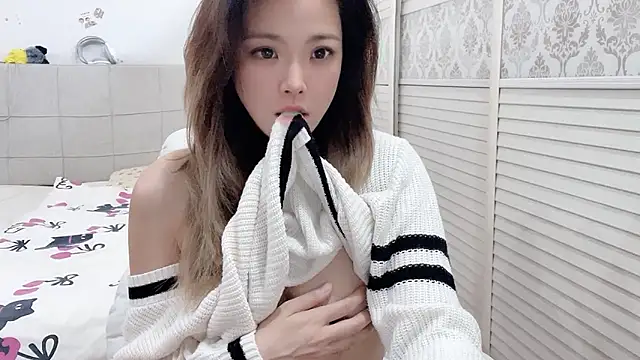 Snapshot of Holiland chatting on October 28, 2025, 12:55 am Holiland online show from October 28, 2025, 12:55 am