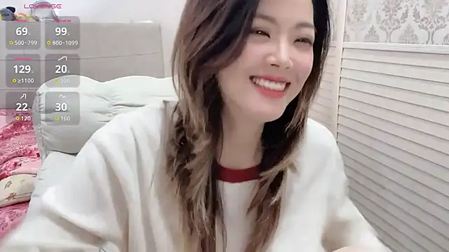 Snapshot of Holiland chatting on December 5, 2025, 12:59 pm Holiland online show from December 5, 2025, 12:59 pm