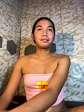 Snapshot of youryummybaby chatting on November 10, 2025, 8:19 am youryummybaby online show from November 10, 2025, 8:19 am