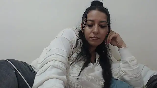 Snapshot of Maryem637048 chatting on March 13, 2026, 2:33 pm Maryem637048 online show from March 13, 2026, 2:33 pm