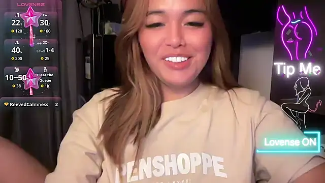 Snapshot of urasianlady chatting on April 22, 2026, 2:57 pm urasianlady online show from April 22, 2026, 2:57 pm
