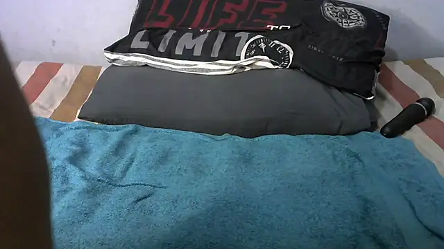 Snapshot of shy-lillyX22 chatting on January 10, 2026, 9:59 am shy-lillyX22 online show from January 10, 2026, 9:59 am