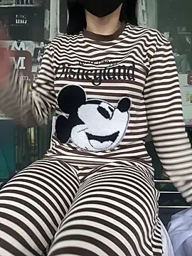 Snapshot of Meii-meyy chatting on November 9, 2025, 7:45 am Meii-meyy online show from November 9, 2025, 7:45 am