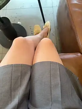 Snapshot of Meii-meyy chatting on April 11, 2026, 7:45 am Meii-meyy online show from April 11, 2026, 7:45 am