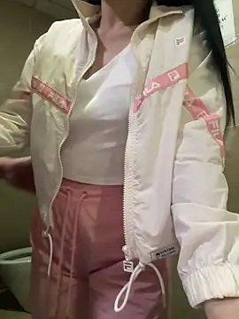 Snapshot of Meii-meyy chatting on March 23, 2026, 5:24 pm Meii-meyy online show from March 23, 2026, 5:24 pm