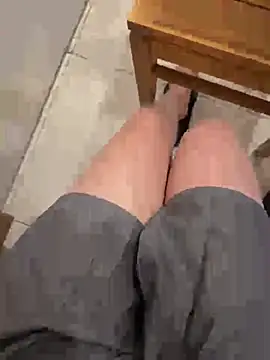 Snapshot of Meii-meyy chatting on April 3, 2026, 10:54 am Meii-meyy online show from April 3, 2026, 10:54 am