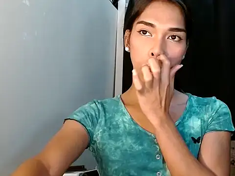 angelaxmonroe online show from April 17, 2026, 9:50 pm