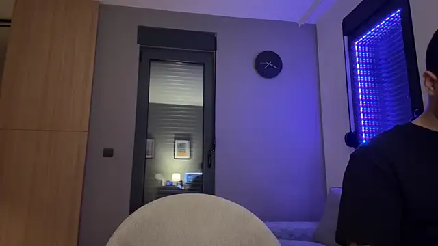 Snapshot of TenDouble chatting on November 30, 2025, 10:10 pm TenDouble online show from November 30, 2025, 10:10 pm