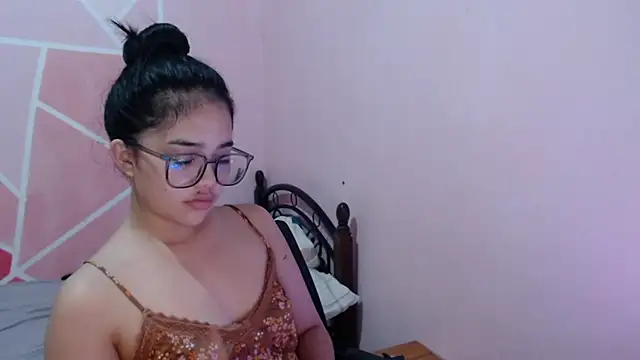 Snapshot of aaliyah_walker chatting on November 24, 2025, 10:48 am aaliyah walker online show from November 24, 2025, 10:48 am