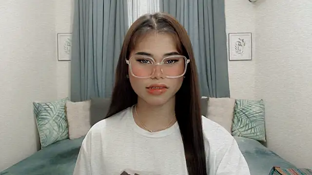 PrettyBlythes TS online show from February 3, 2026, 2:32 am