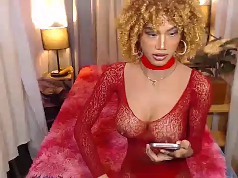 DAYANARAHFOX online show from March 4, 2026, 11:01 pm