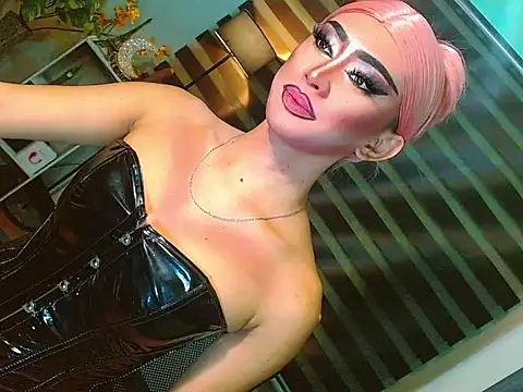 Snapshot of Queen_yasii_88 chatting on July 15, 2026, 1:40 pm Queen yasii 88 online show from July 15, 2026, 1:40 pm