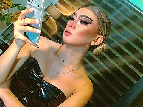 Snapshot of Queen_yasii_88 chatting on July 2, 2026, 12:55 pm Queen yasii 88 online show from July 2, 2026, 12:55 pm