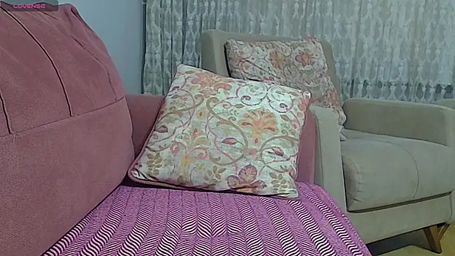 Snapshot of true2_couple chatting on November 30, 2025, 9:59 pm true2 couple online show from November 30, 2025, 9:59 pm