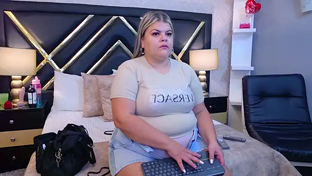 Snapshot of KiimBrooks chatting on October 26, 2025, 11:10 am KiimBrooks online show from October 26, 2025, 11:10 am