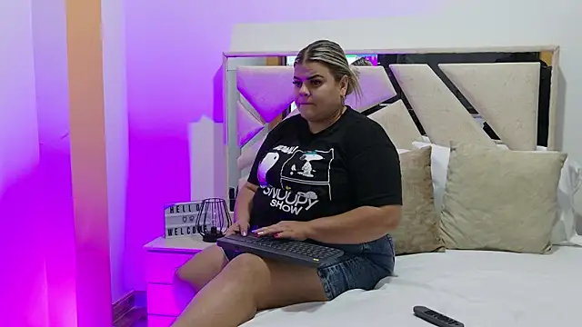 KiimBrooks online show from February 25, 2026, 1:50 am