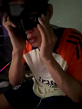 boyhigh1997 online show from November 14, 2025, 7:45 am