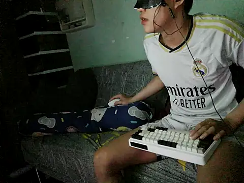 boyhigh1997 online show from January 17, 2026, 3:37 pm