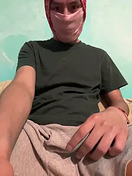 Snapshot of Skinny_Longhair chatting on April 14, 2026, 12:59 am Skinny Longhair online show from April 14, 2026, 12:59 am