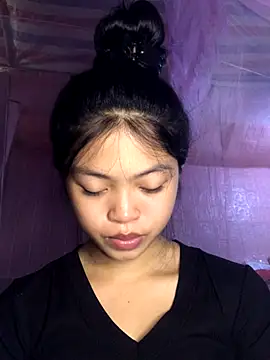 Thy00   online show from October 5, 2025, 2:24 am