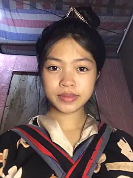 Thy00   online show from September 19, 2025, 7:34 am