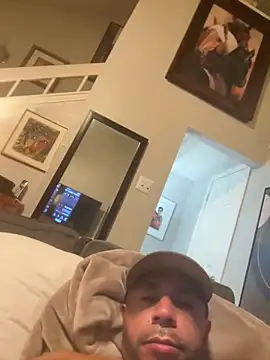 Rcarrasco15 online show from April 18, 2026, 9:33 am