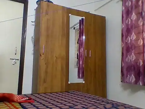 modelguyyy online show from October 28, 2025, 4:35 am