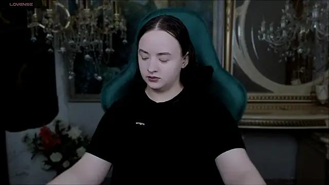 LaraBenson  online show from November 27, 2025, 10:37 am