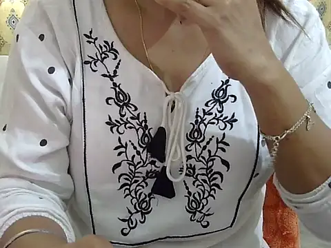 Snapshot of CHAMELI4747 chatting on March 7, 2026, 8:54 am CHAMELI4747 online show from March 7, 2026, 8:54 am