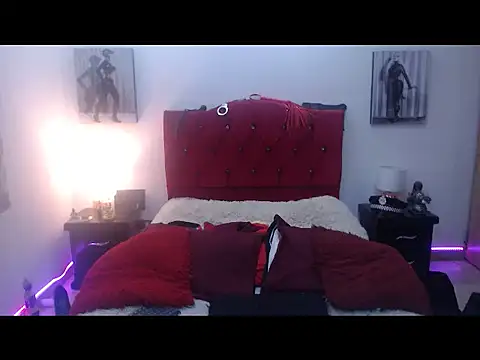 CharlotteBrooks online show from April 21, 2026, 2:51 am